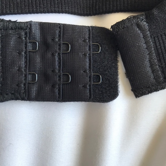 Black adjustable bralette w/ removable pads - Picture 4 of 4